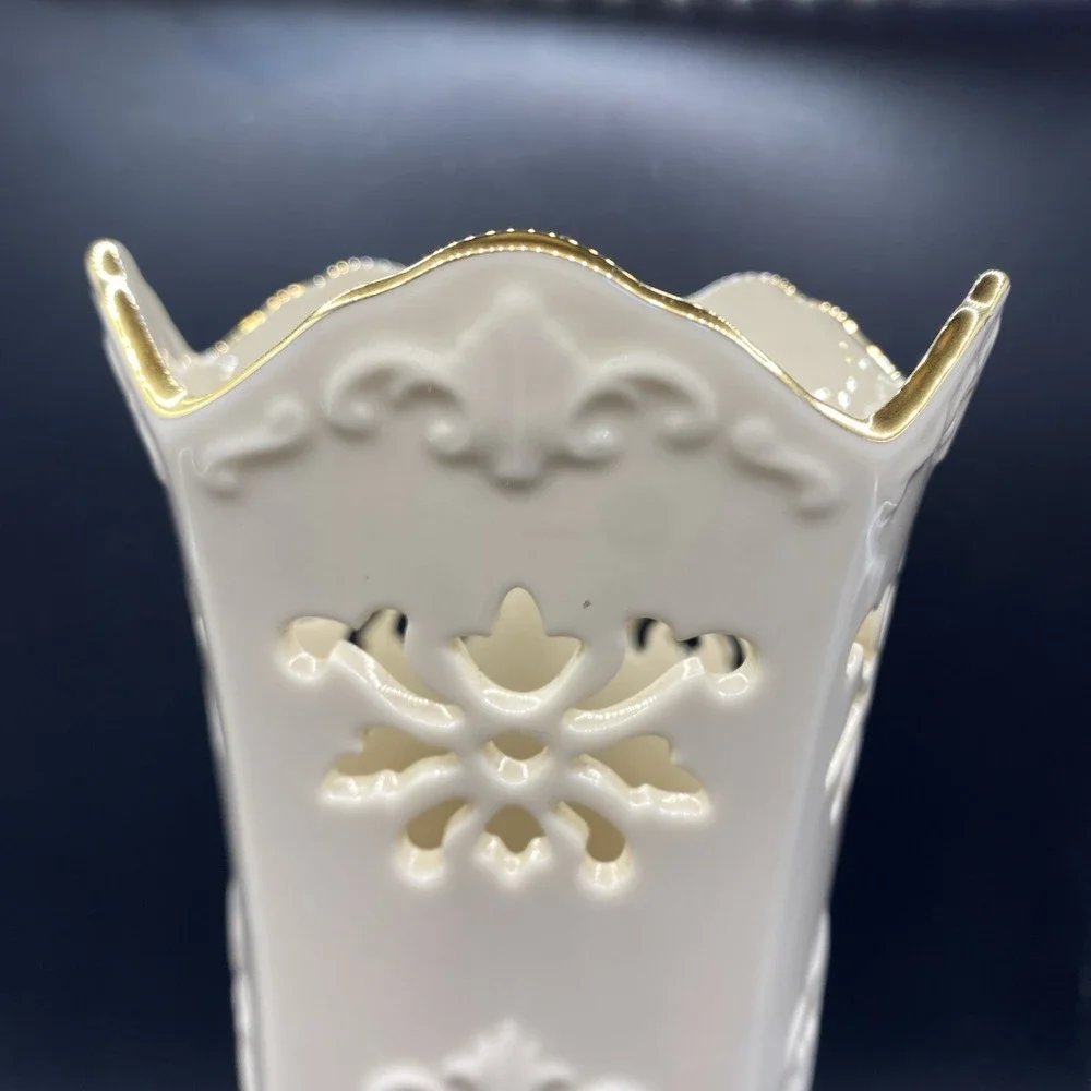 Vintage Lenox Langtry‎ 7 Inch 24K Gold Trim. Made in USA